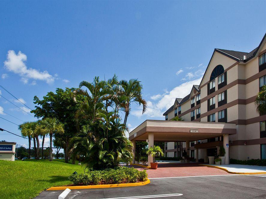 Holiday Inn Express Fort Lauderdale North - Executive Airport, An Ihg Hotel Exterior photo