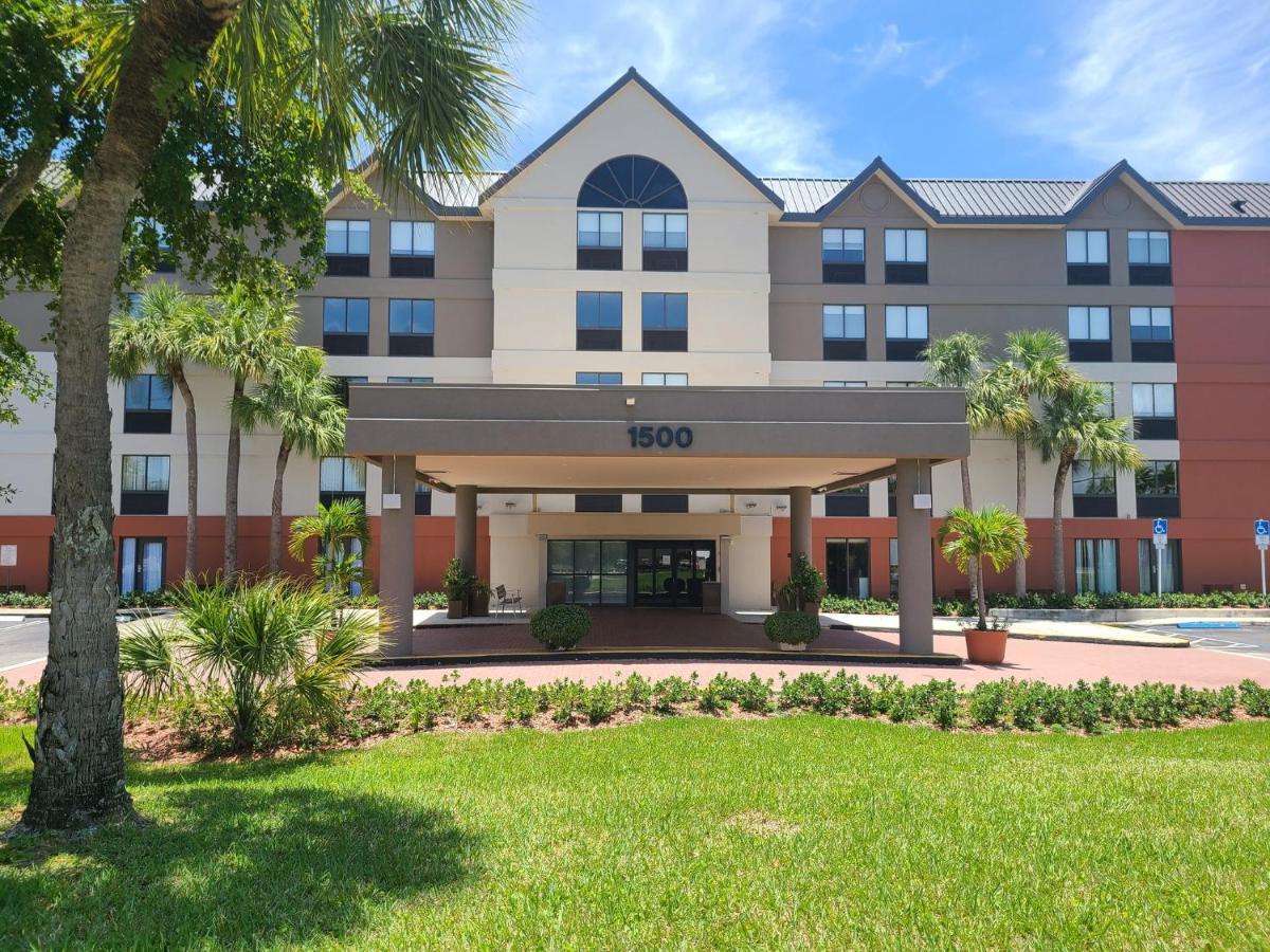 Holiday Inn Express Fort Lauderdale North - Executive Airport, An Ihg Hotel Exterior photo