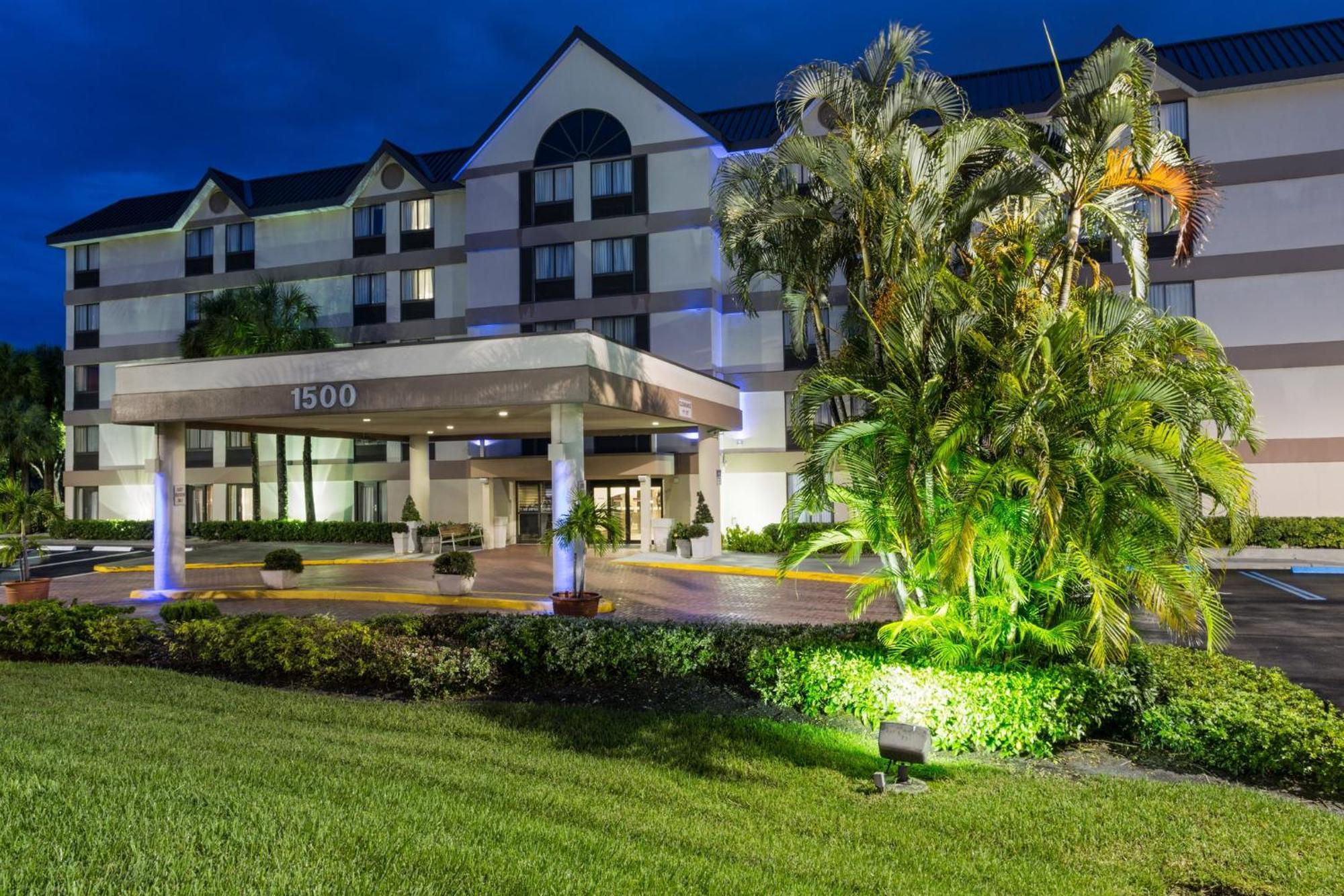 Holiday Inn Express Fort Lauderdale North - Executive Airport, An Ihg Hotel Exterior photo